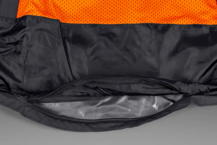 Zips v zadnej podšívke